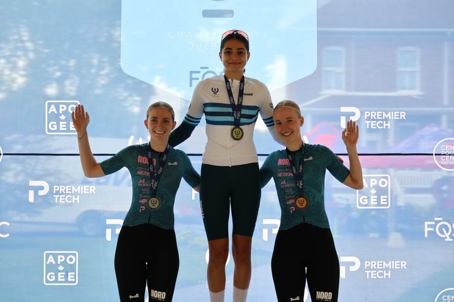 Clara Dello Sbarba est championne québécoise du contre-la-montre sur route chez les juniors.
